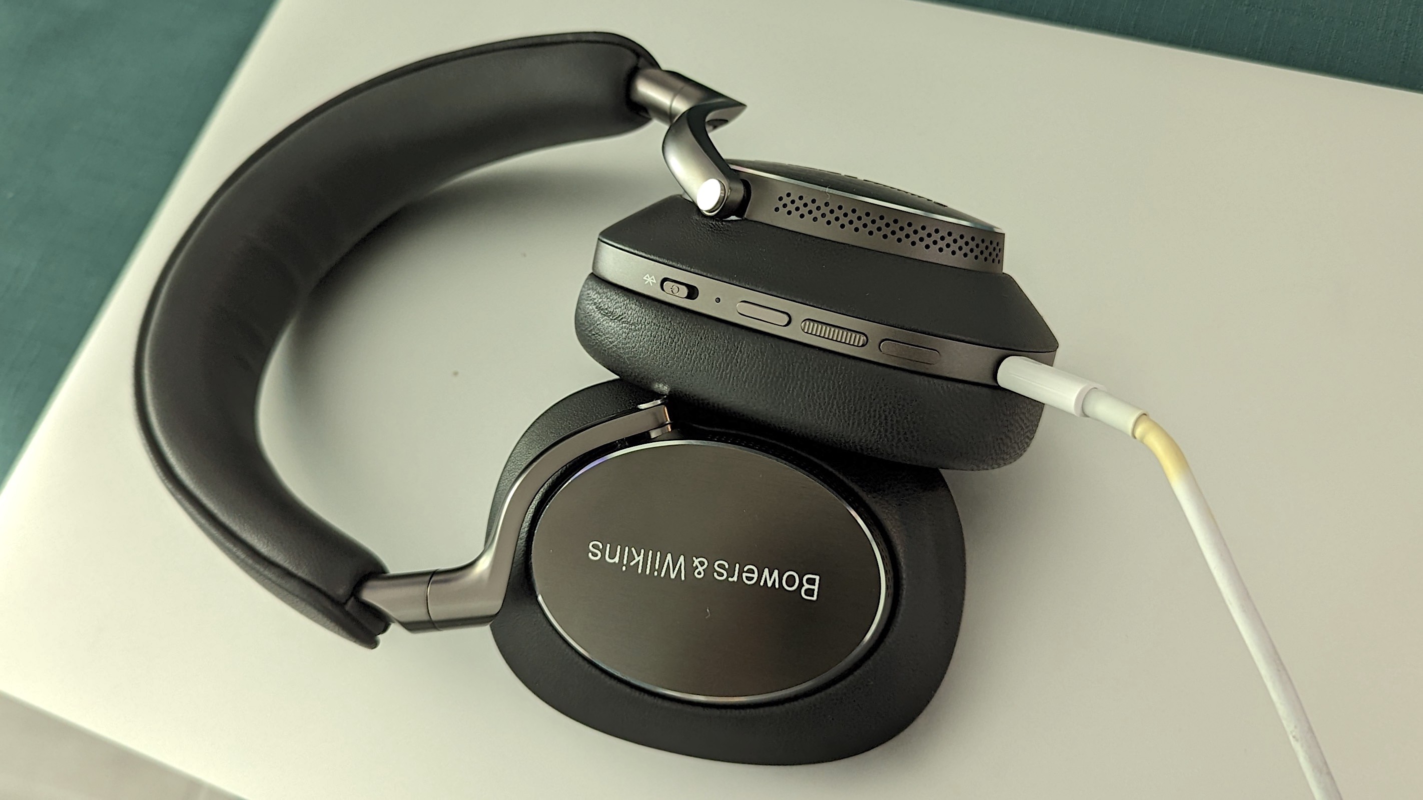 Bowers & Wilkins PX8 review