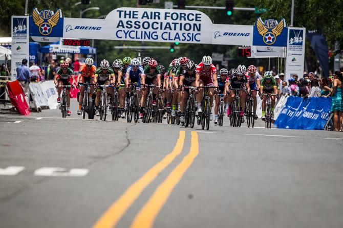 The women&rsquo;s field takes up the chase