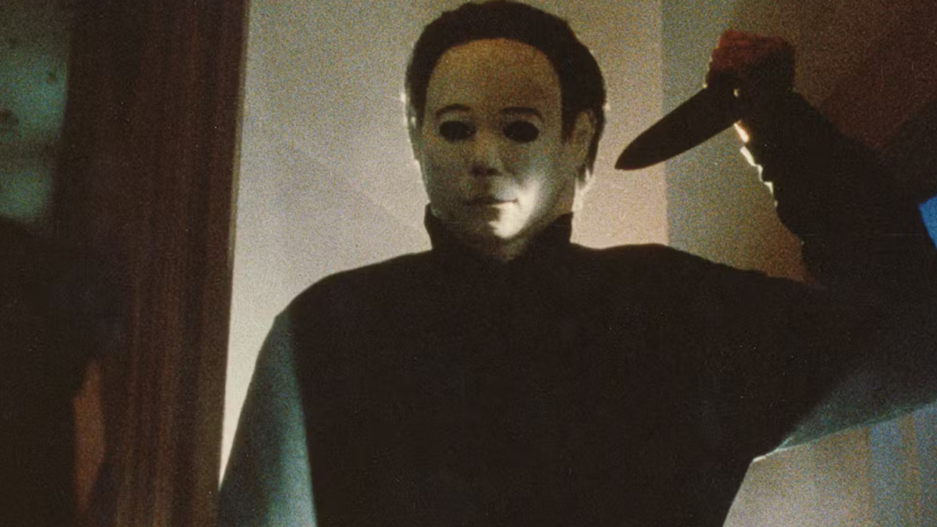 Michael Myers holding a large kitchen knife above his head during Halloween 4: The Return of Michael Myers