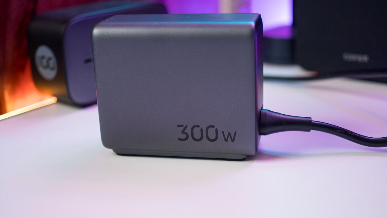 UGREEN Nexode 300W review