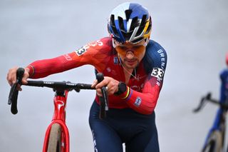 Tom Pidcock crashed in the first few hundred metres of the Antwerp World Cup