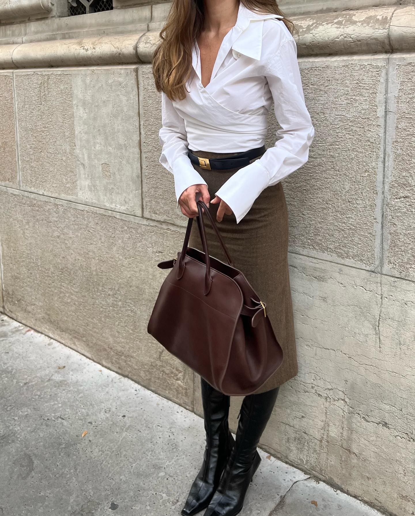 Classic Pieces 2025: @iliridakrasniqi wears a white shirt and beige pencil skirt whilst carrying a The Row Margaux bowling bag