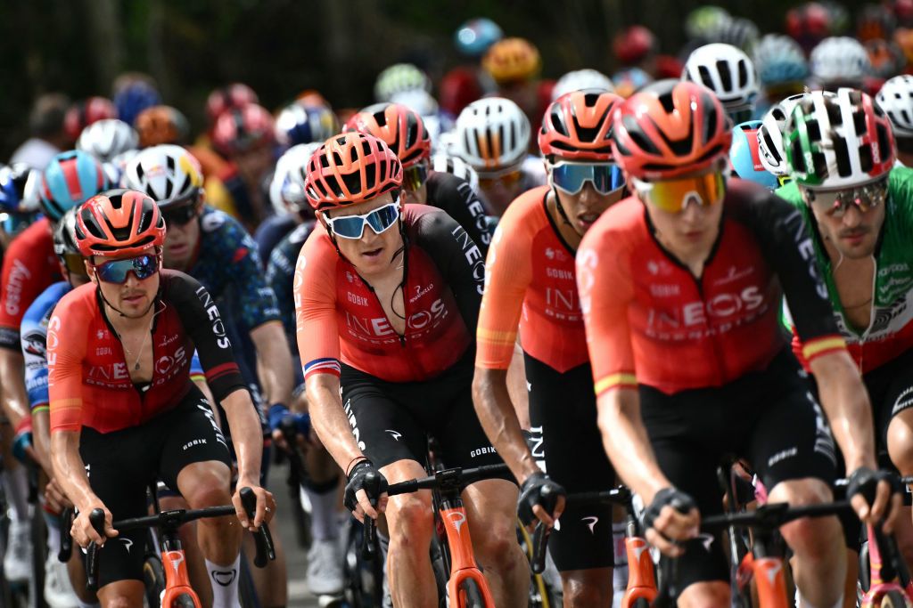 INEOS Grenadiers team's British rider Geraint Thomas (C) cycles with the pack of riders (peloton) in the Barbotto ascent during the 1st stage of the 111th edition of the Tour de France cycling race, 206 km between Florence and Rimini, in Italy, on June 29, 2024. (Photo by Marco BERTORELLO / AFP)