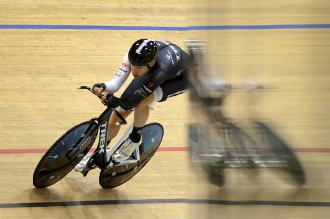 Jens Voigt (Trek) attempts to break the hour record