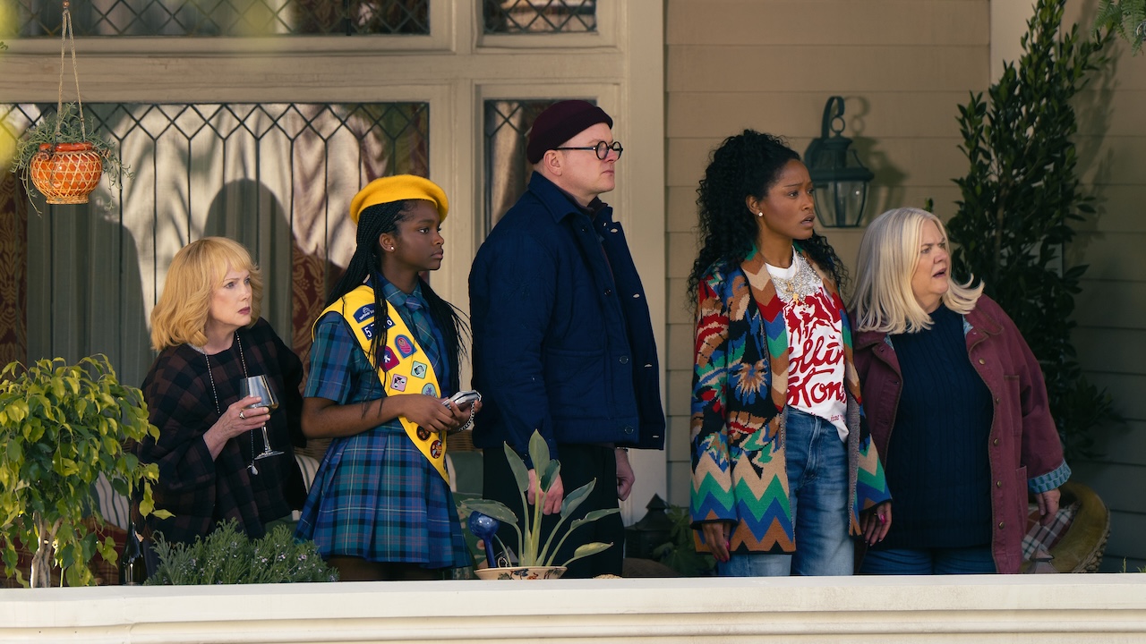Keke Palmer, Julia Duffy, Paula Pell, Mark Proksch, and Kapil Talwalkarin in Peacock&#039;s The Burbs series