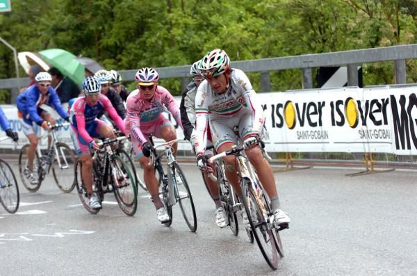 Filippo Pozzato (Katusha) leads the maglia rosa group in towards the finish straight