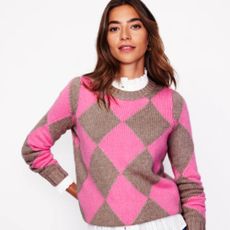 Brunette woman wearing pink and brown jumper