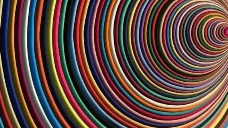 optical illusion rainbow