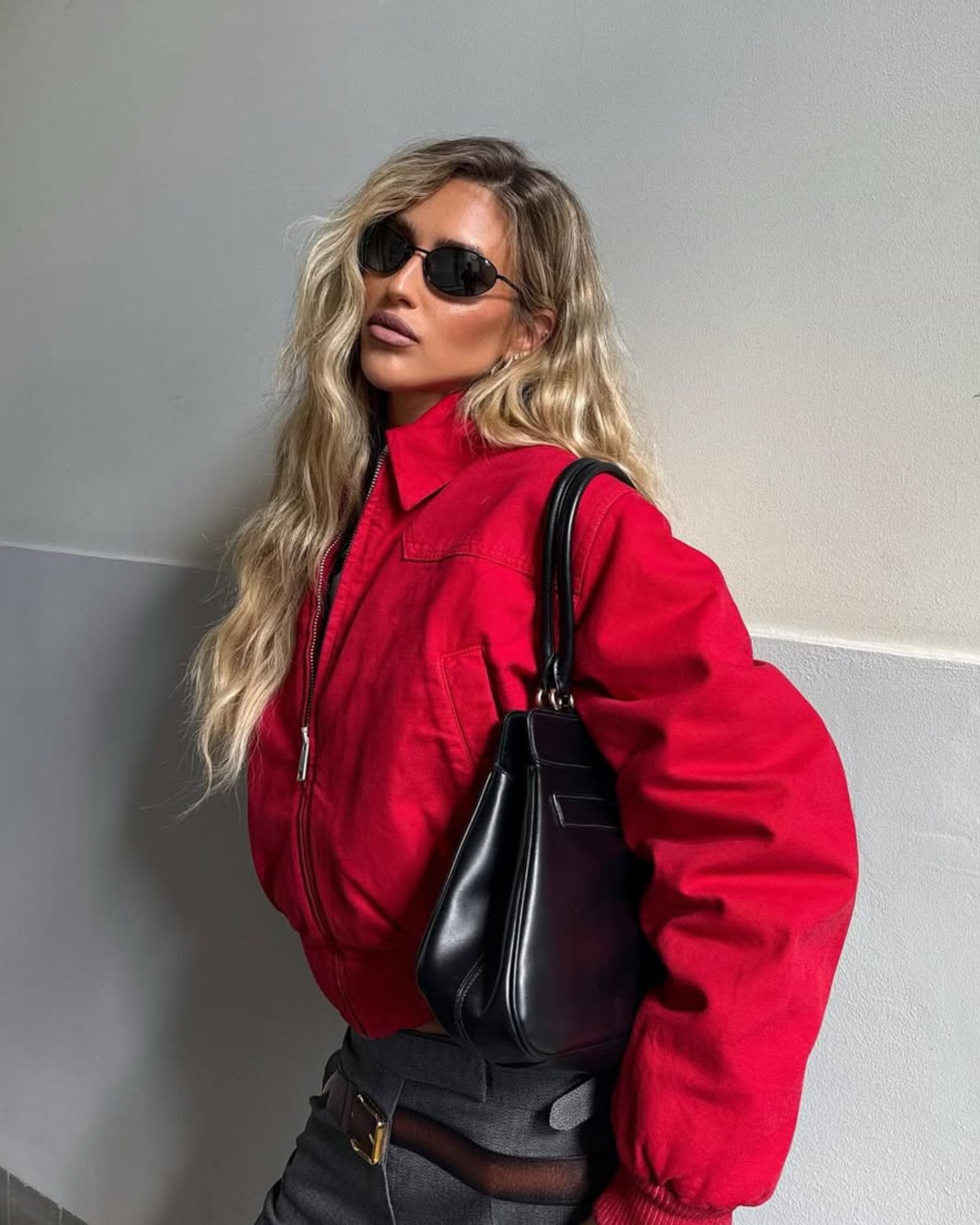 Balayage Hair Inspiration @emilisindlev with wavy blonde balayage hair