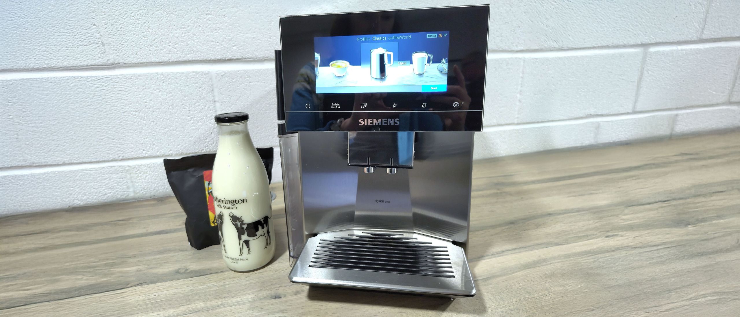Cabal Machine Siemens EQ900 Plus review: the best macchiato I've had from a bean-to ...