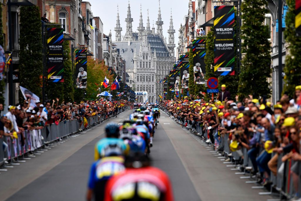 LEUVEN BELGIUM SEPTEMBER 26 A general view of the Peloton passing through Leuven City while fans cheer during the 94th UCI Road World Championships 2021 Men Elite Road Race a 2683km race from Antwerp to Leuven flanders2021 on September 26 2021 in Leuven Belgium Photo by Kristof Ramon PoolGetty Images