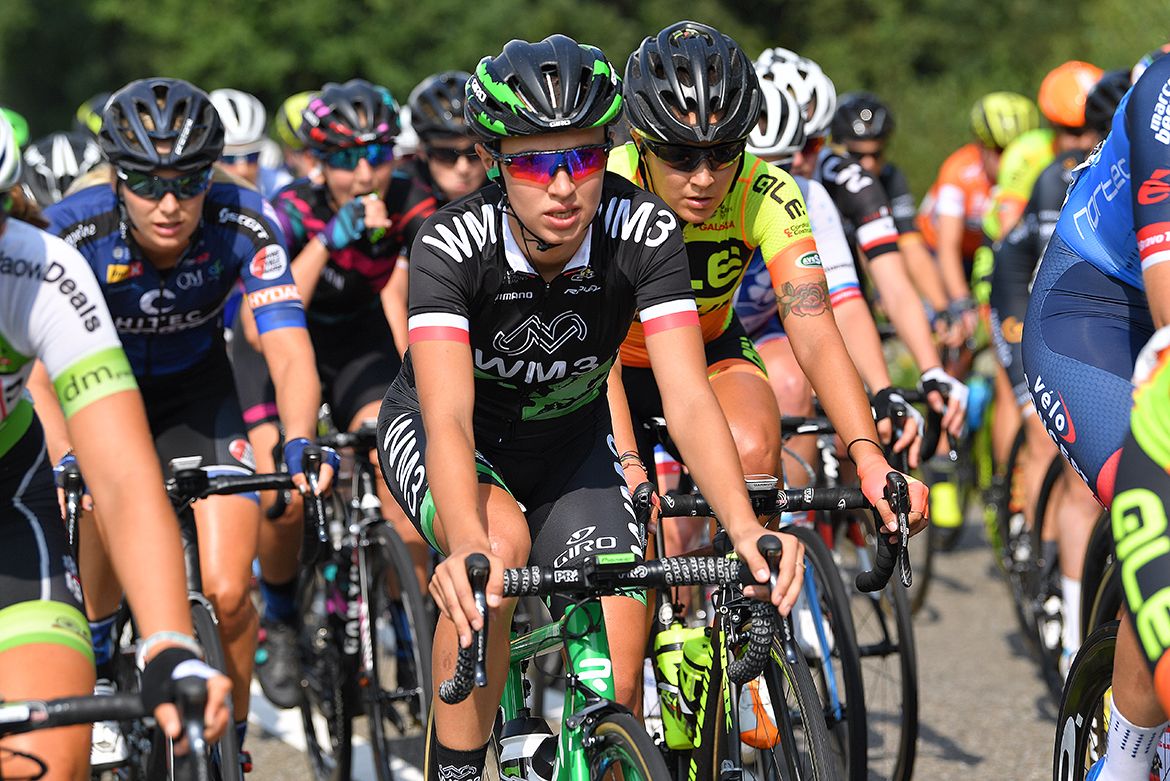 Kasia Niewiadoma riding in the bunch