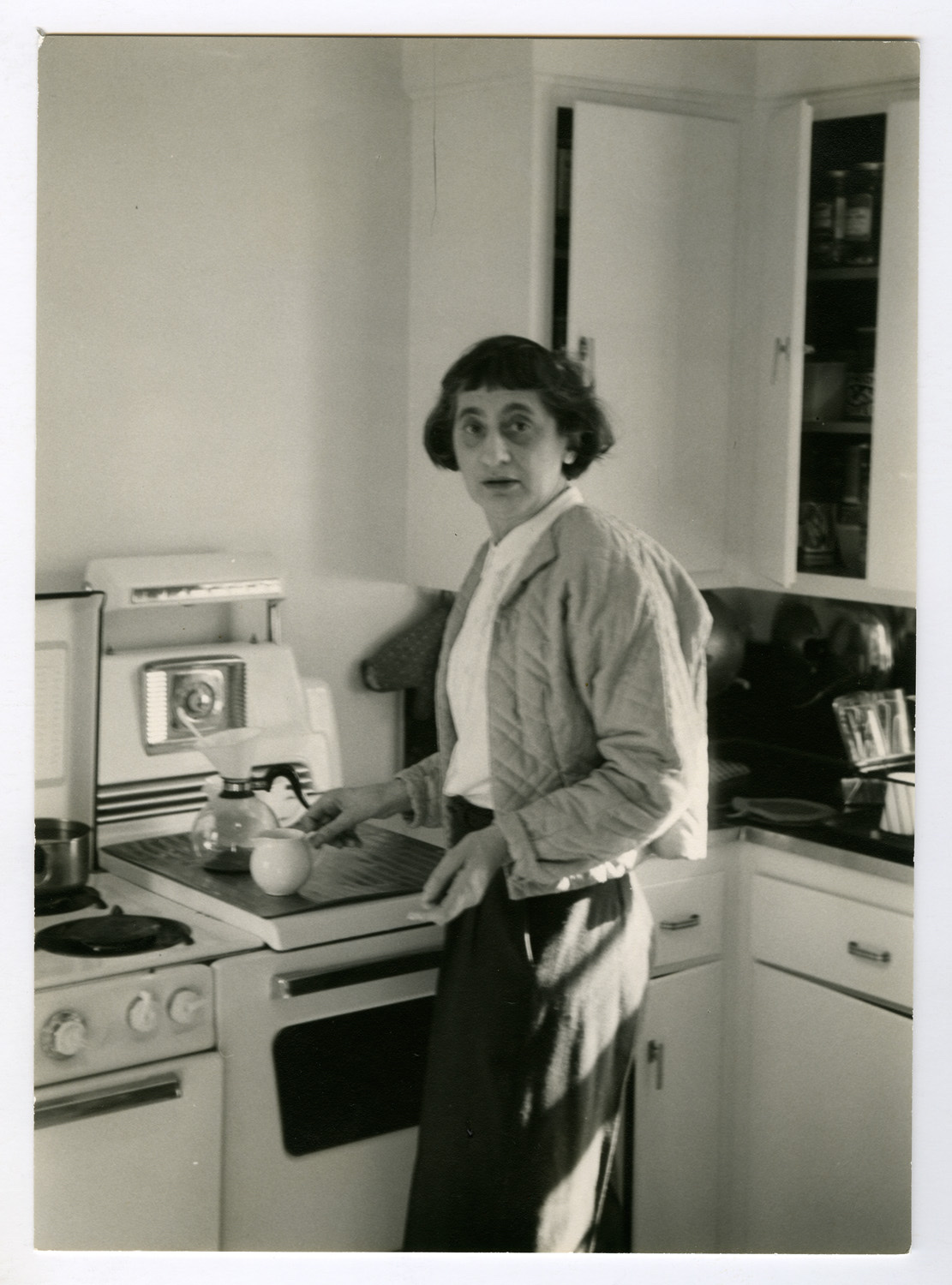 Anni Albers in her kitchen at 8 North Forest Circle, New Haven, Connecticut, 1958