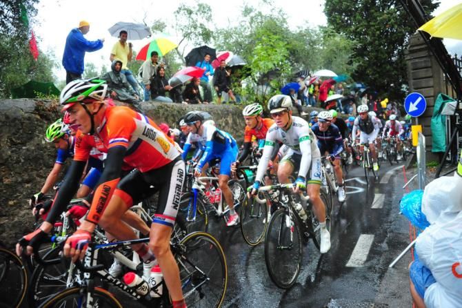 Robert Gesink (Netherlands) rolls along in the peloton on the world championship circuit in Florence