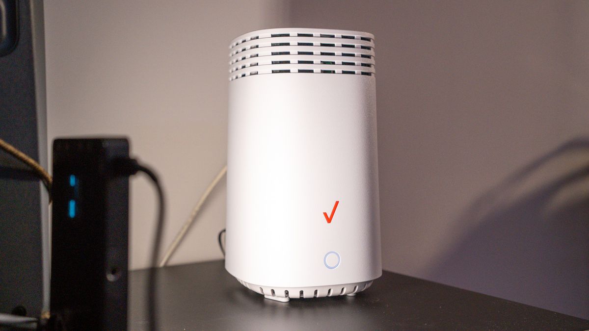 Verizon Router powered by DJI Power 2000