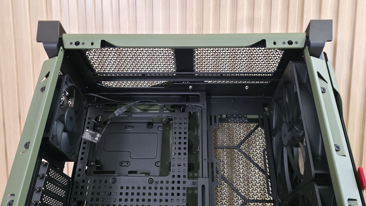Corsair Warthog RS - Inside