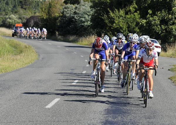 The race has fractured into many small groups after the climb up Te Wharau Hill.