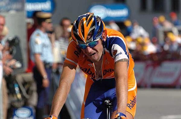 Denis Menchov (Rabobank) crosses the line