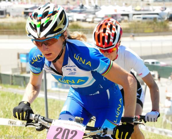 Catharine Pendrel (Luna Pro Team) riding second wheel