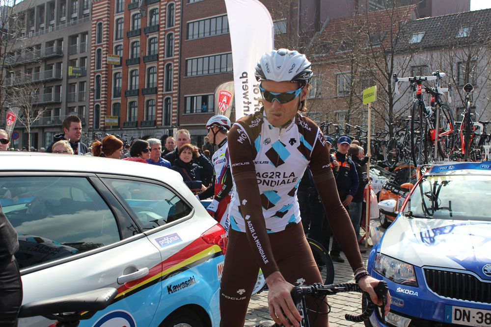 Johan Vansummeren makes his way to the cars