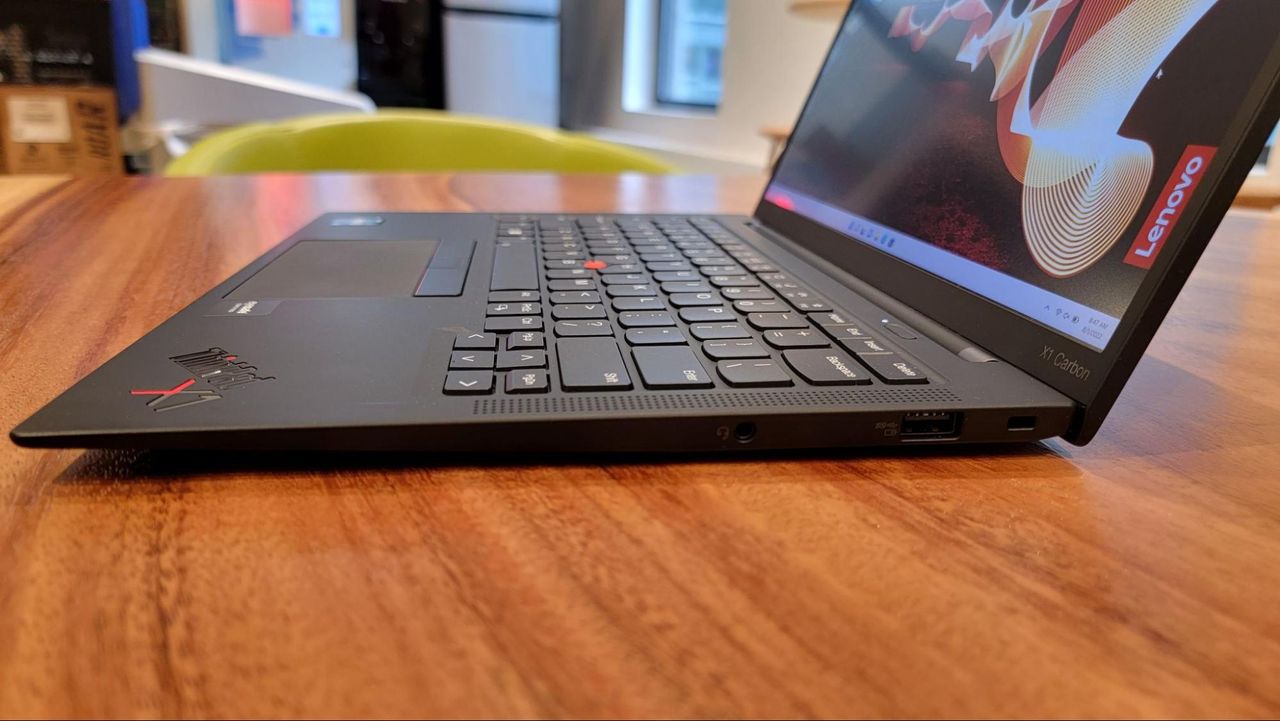 Lenovo ThinkPad X1 Carbon (Gen 10) Review: Great Productivity