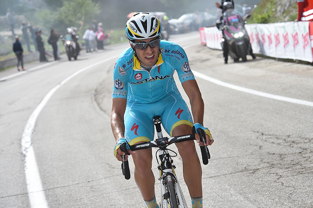 Mikel Landa (Astana) attacks from the field to take second place in stage 8