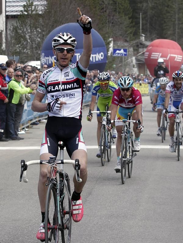 Riccardo Ricco' (Ceramica Flaminia) outsprinted race leader Alexandre Vinokourov (Astana) and defending race champion Ivan Basso (Liquigas-Doimo) to win stage two.
