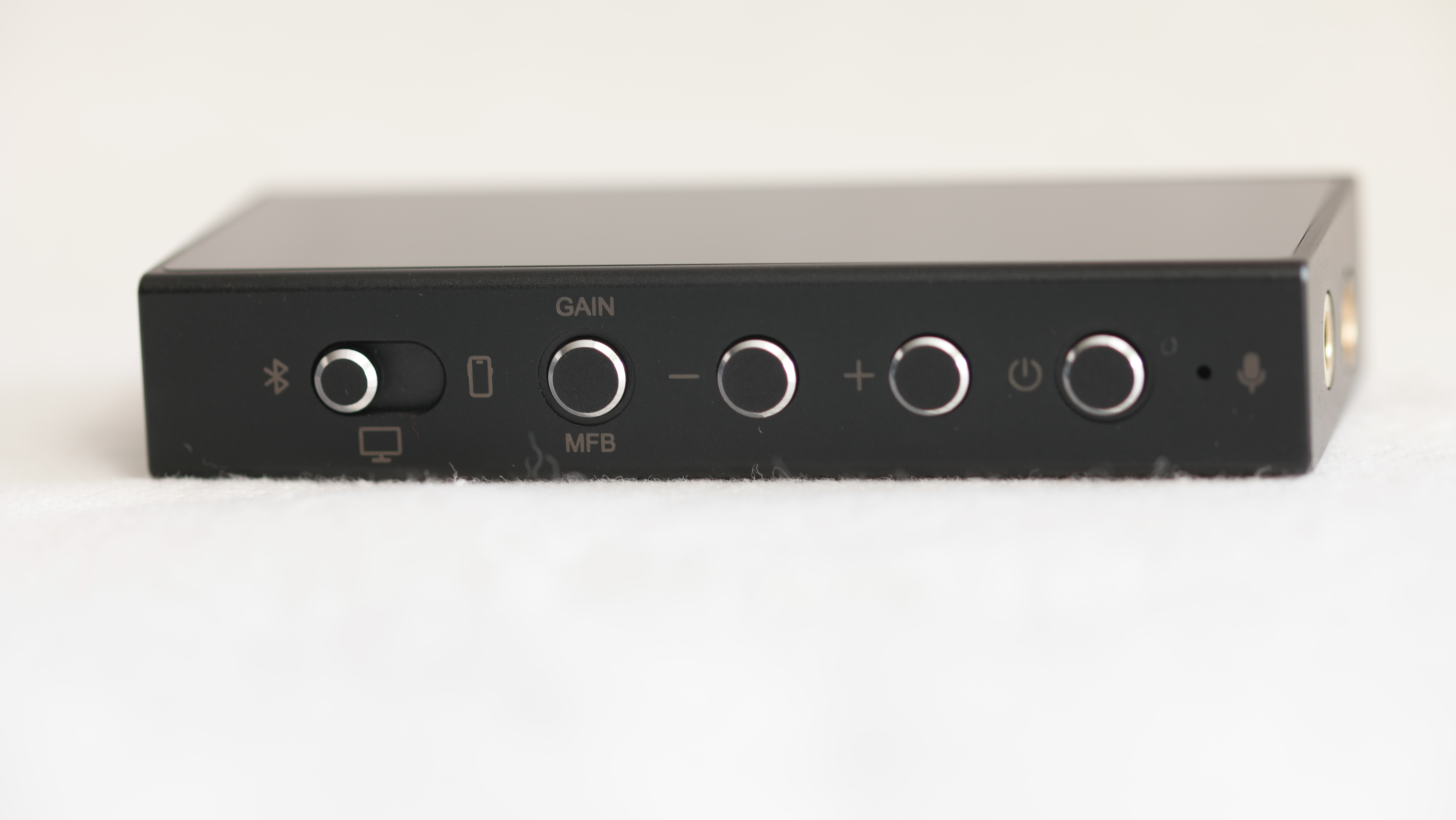 Questyle M18i buttons panel