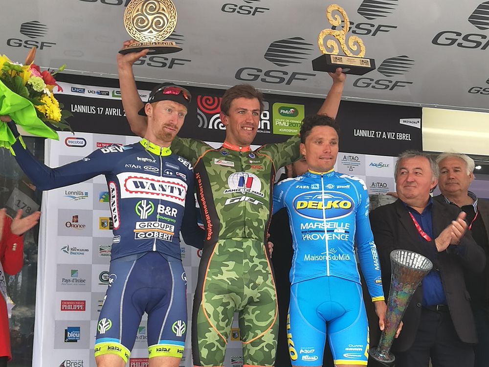 Damien Gaudin atop the Tro-Bro L&eacute;on podium