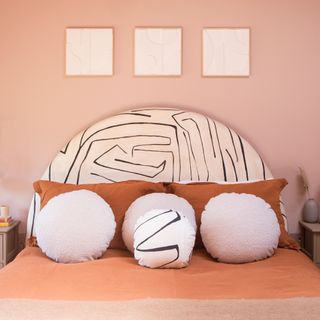 Peach bedroom with black and white headboard