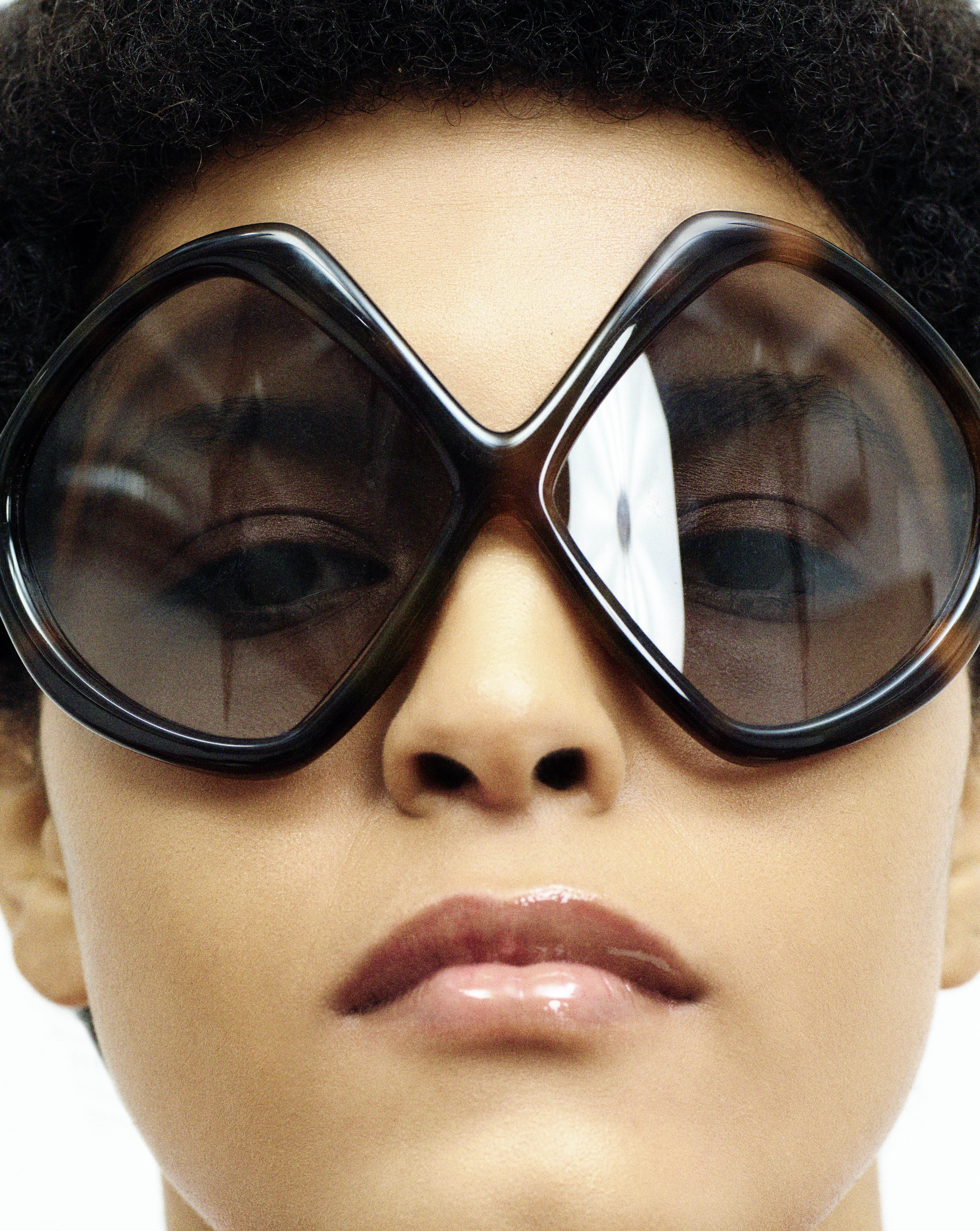Model wearing XL sunglasses