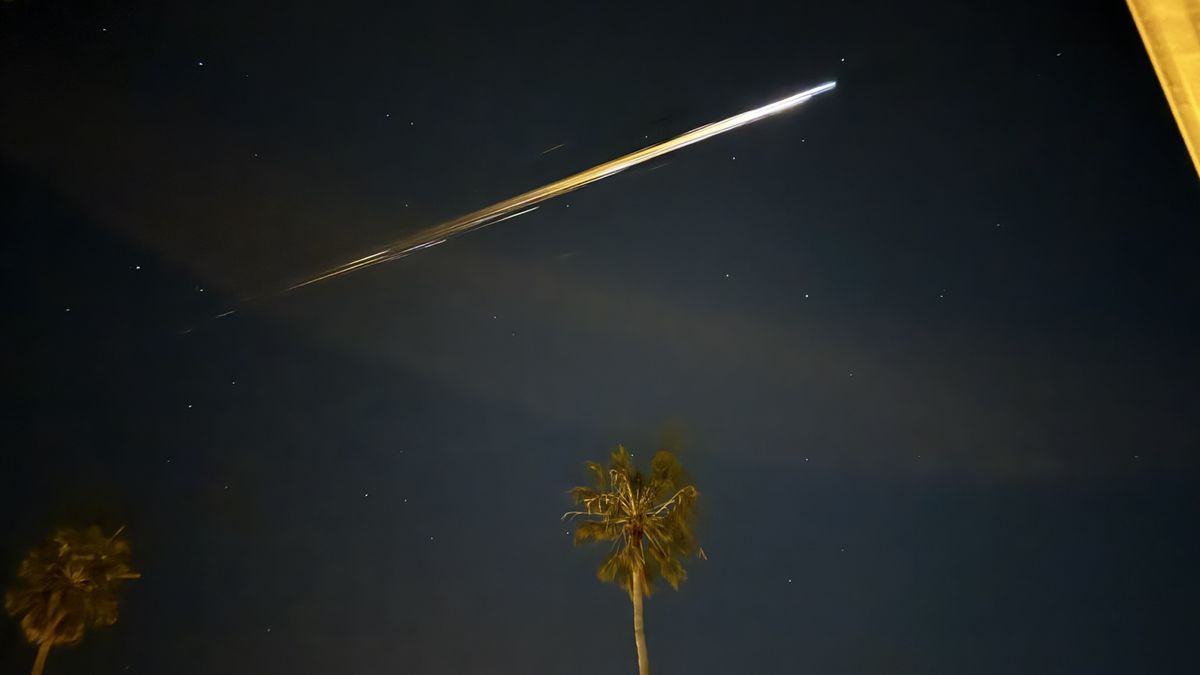 一艘中國太空船在洛杉磯上空燃燒。地震感測器繪製了其穿過大氣層的路徑。