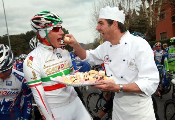 Former professional Paolo Fornaciari makes sure Filippo Pozzato tries his fare