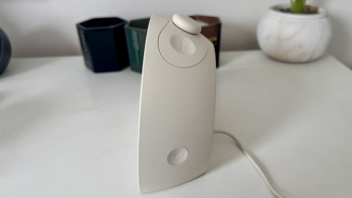 Buttons on the Hatch Restore 3 sunrise alarm clock