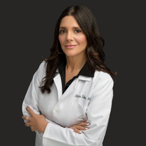 Dr. Alicia Zalka posiert für ein Porträtfoto.