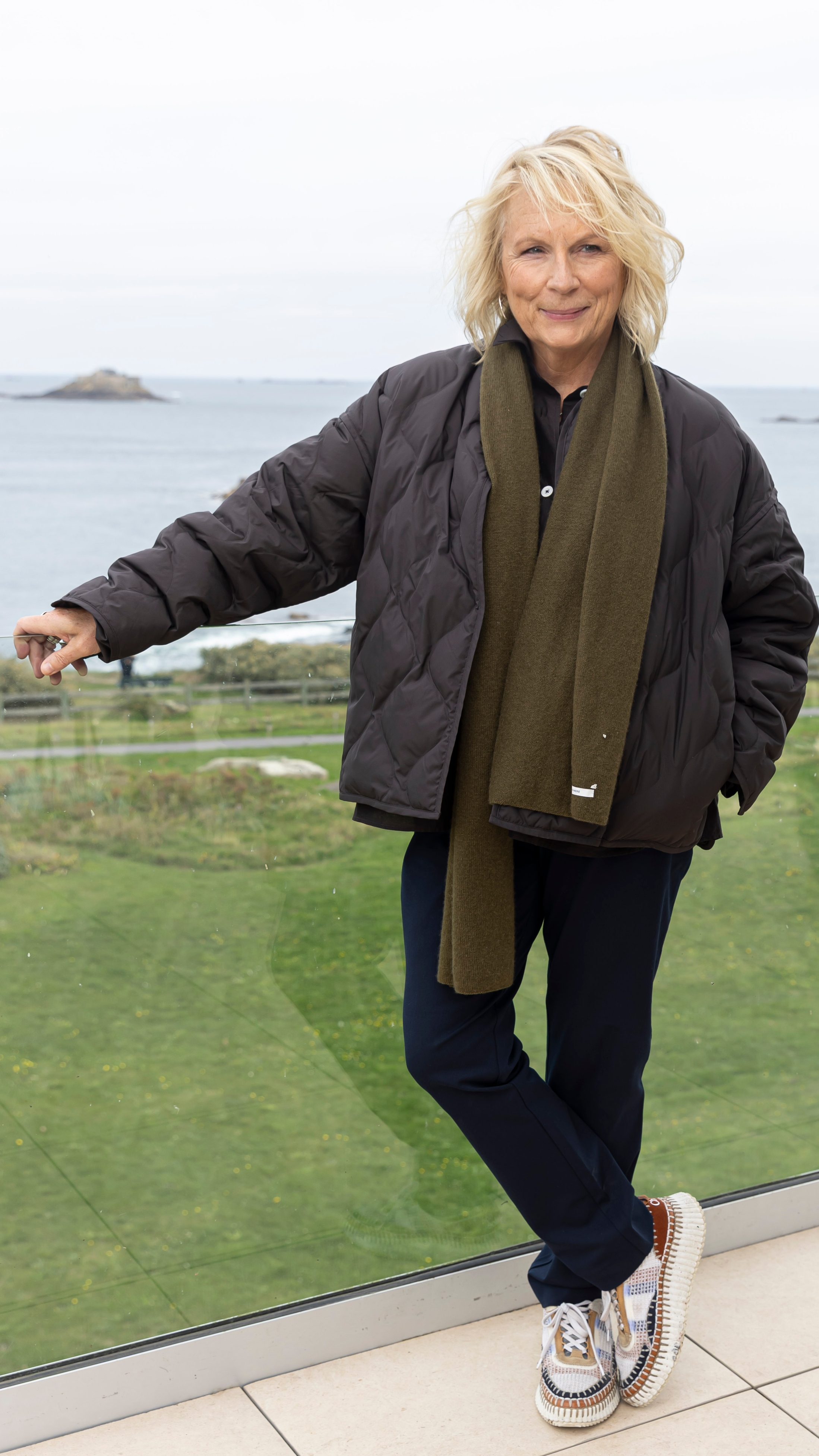 Jennifer Saunders poses at Emeria hotel during the Dinard British &amp;amp; Irish Film Festival on October 2, 2025