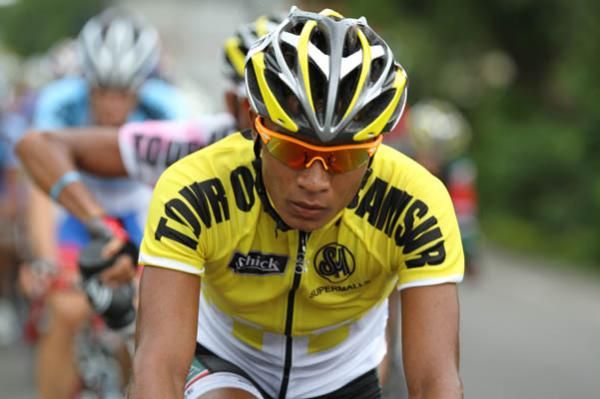 Irish Valenzuela (7-Eleven) in the leade's jersey.