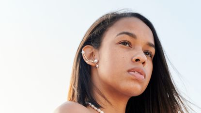 women in the sun wearing sunscreen 