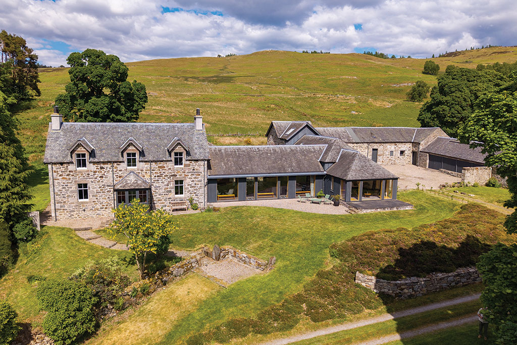 Property for sale with mountain view: Mains of Bonskeid, Pitlochry, Perthshire