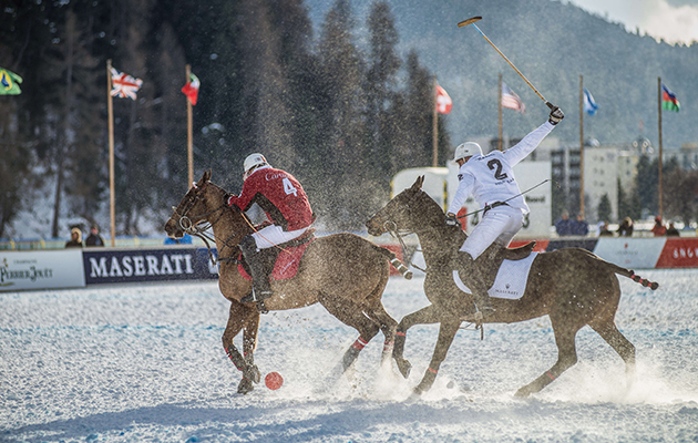 Snow spray: the Cartier team battle for the ball