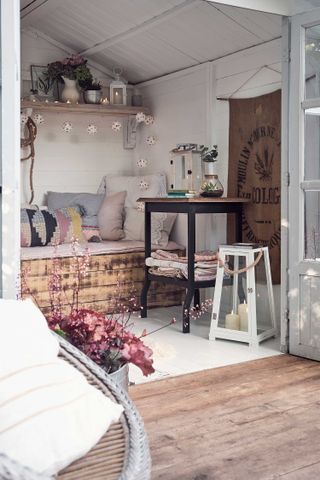 summer house ideas: interior with cushions and lanterns