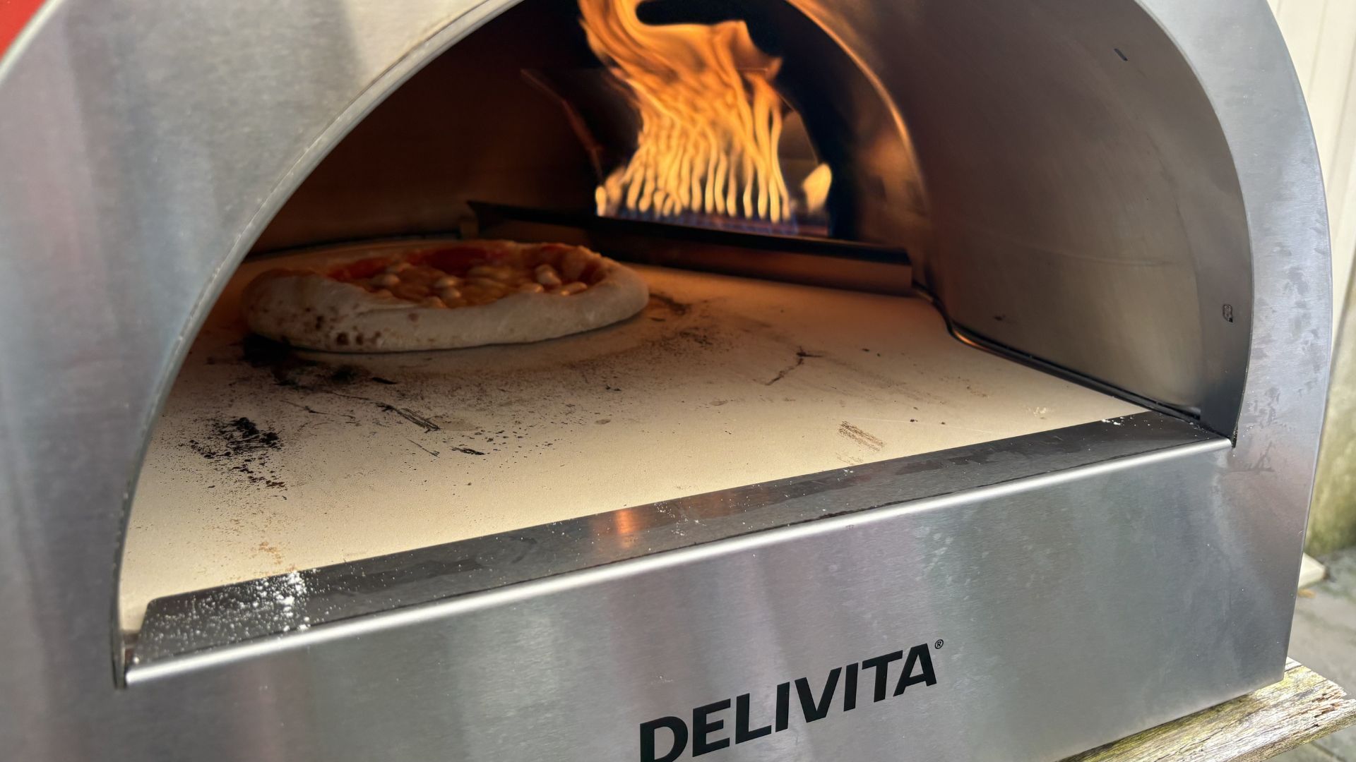 Testing the Delivita Flow Dual Fuel Pizza Oven by cooking a pizza in it