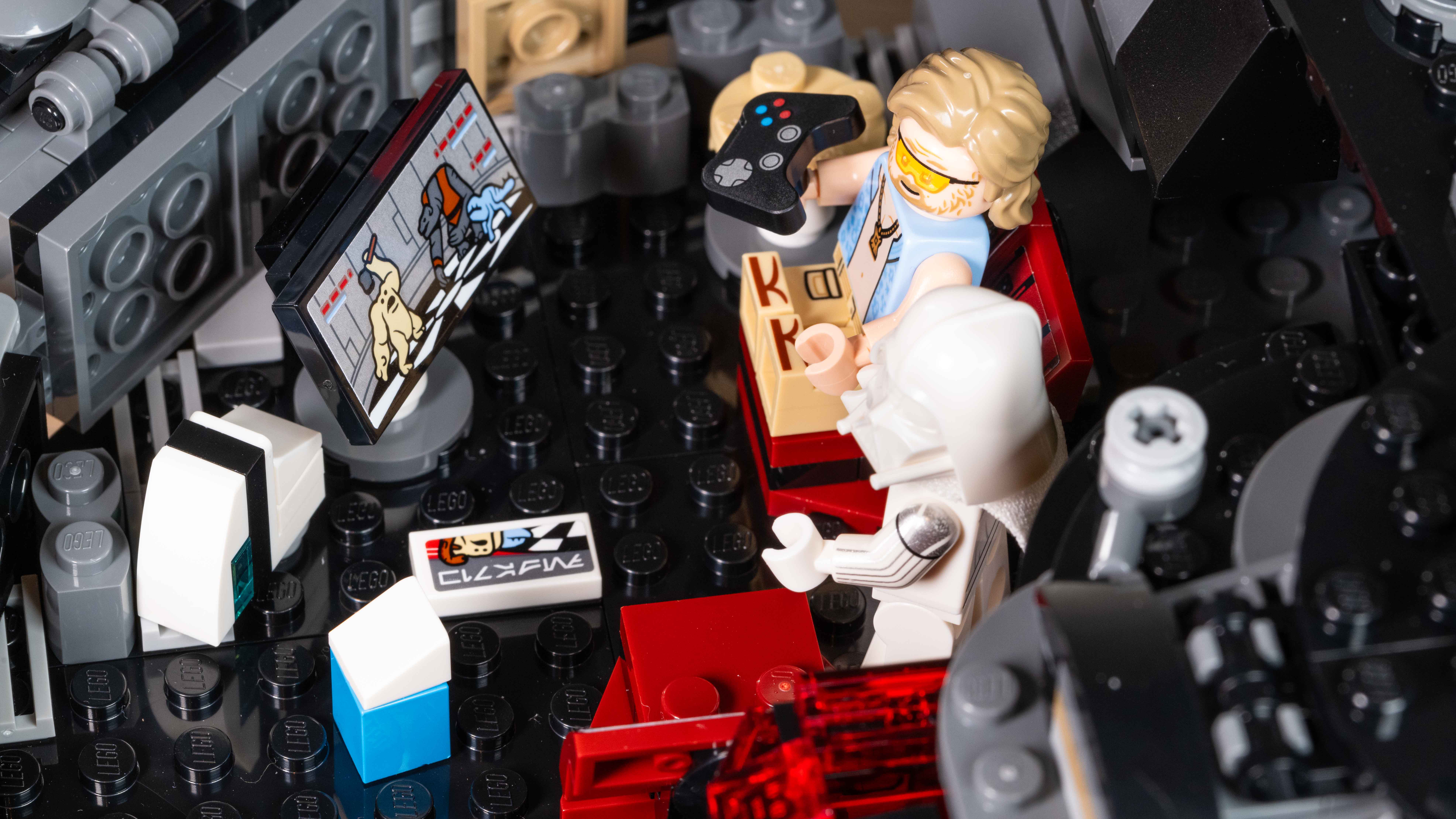 Lego Star Wars The Dark Falcon (75389) game room