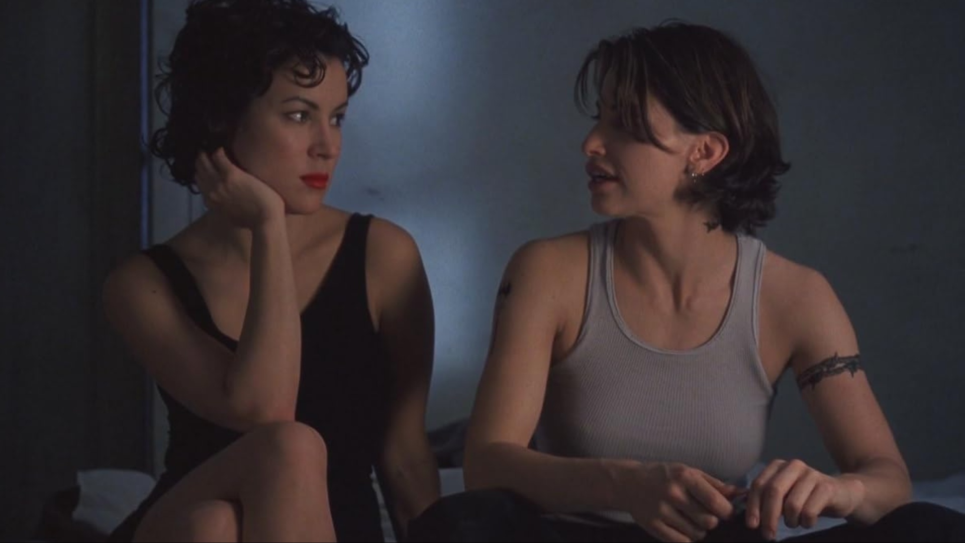 Jennifer Tilly and Gina Gershon in Bound