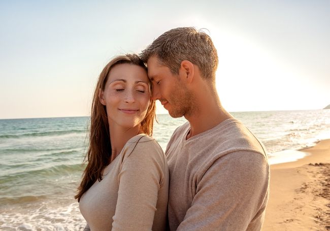 New Theory on Why Men Love Breasts | Breast Evolution | Live Science