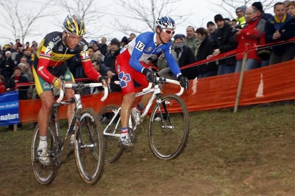 Belgian champion Sven Nys (Landbouwkrediet - Colnago) and French champion Francis Mourey (Fran&ccedil;aise Des Jeux) ride a slick, off-camber section.