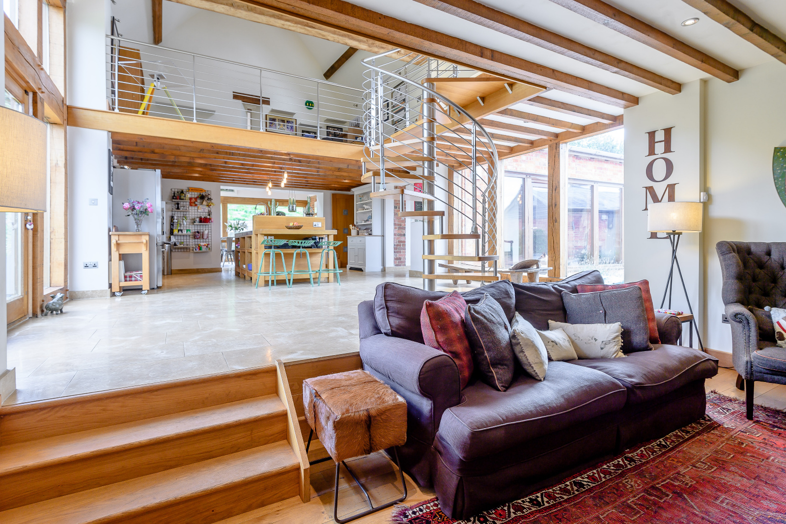 8395309-interior05-800