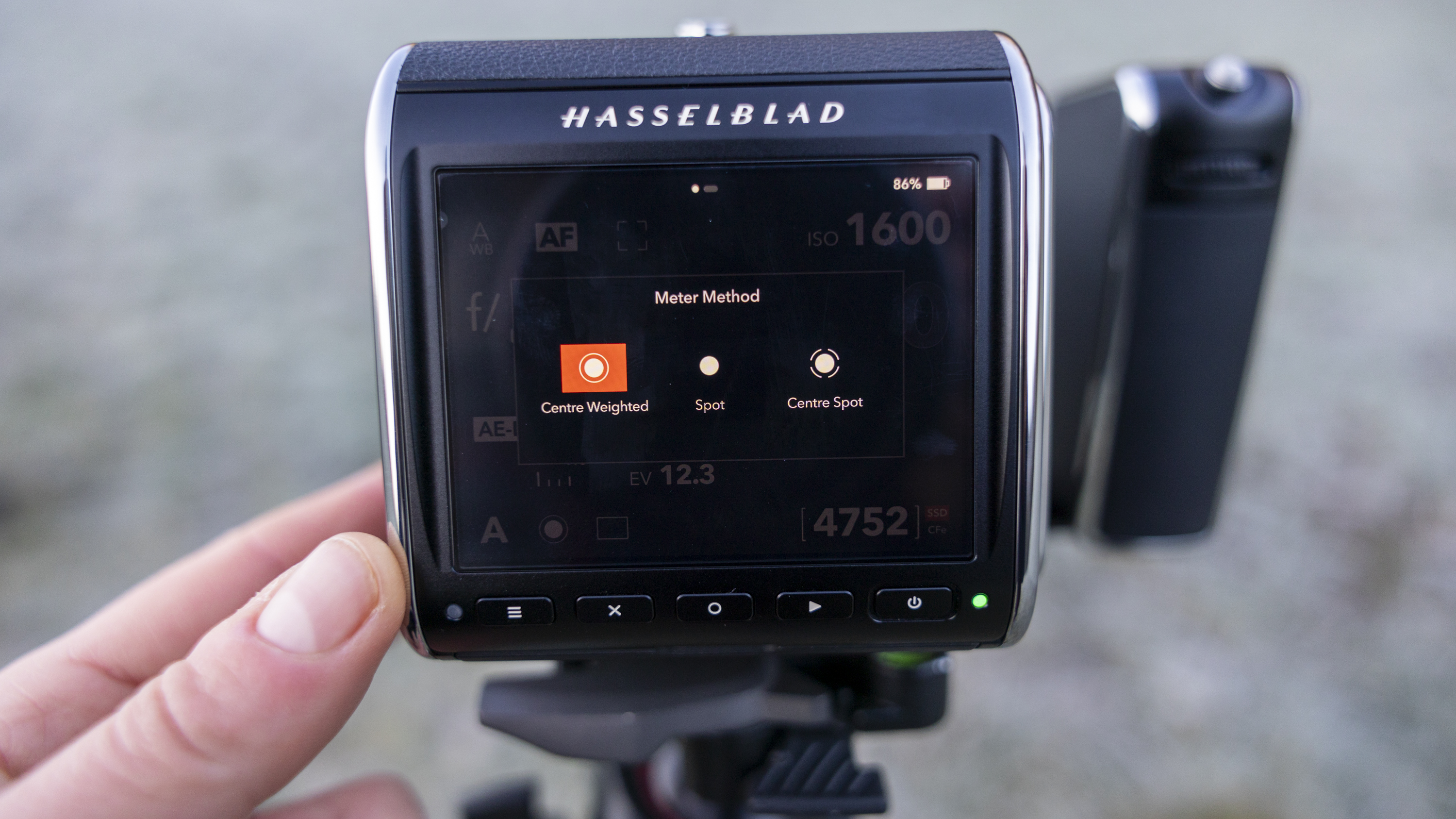 Setting the metering method on the Hasselblad 907X CFV 100C
