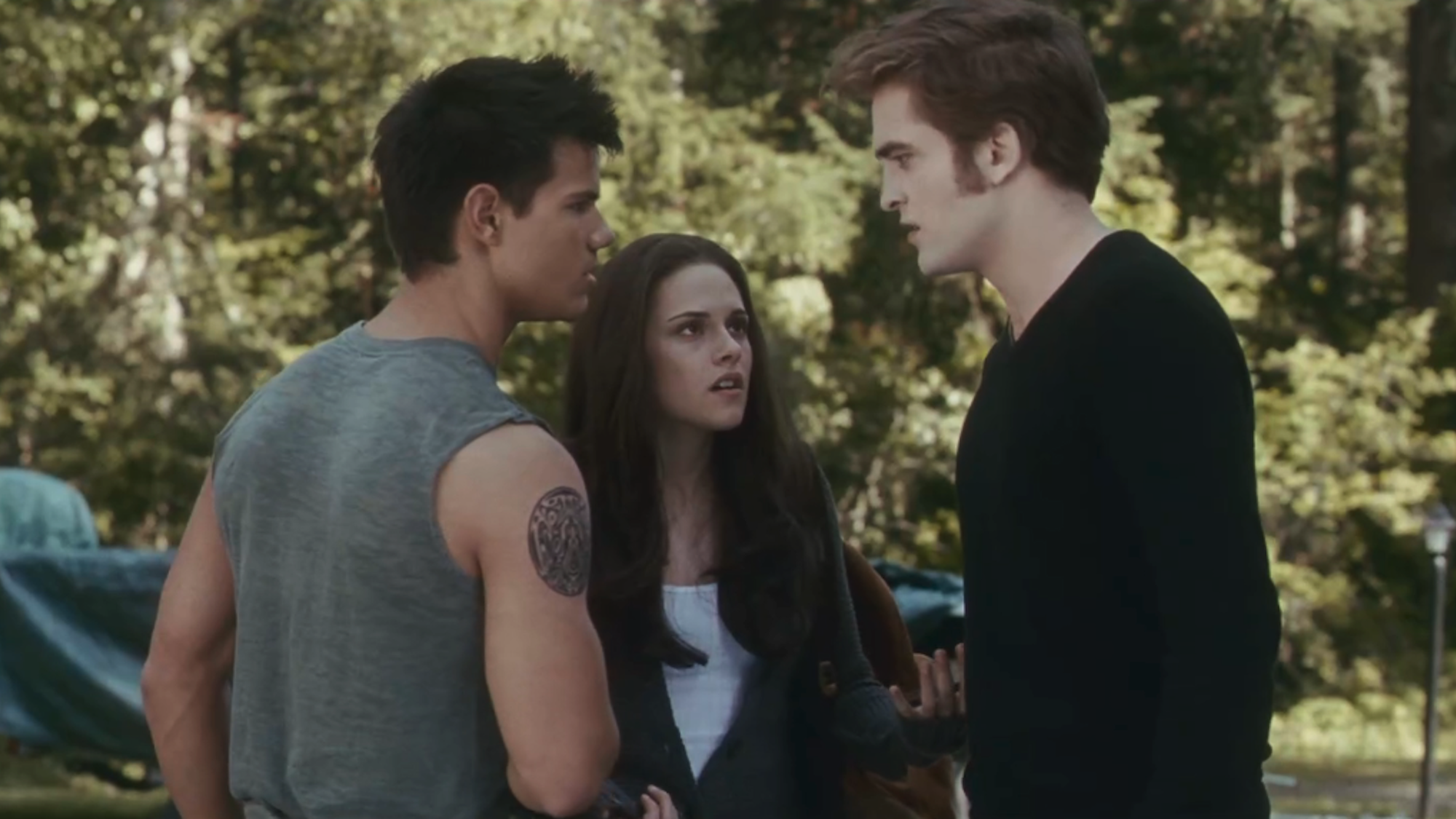 Bella Swan in between Jacob and Edward in The Twilight Saga: Eclipse