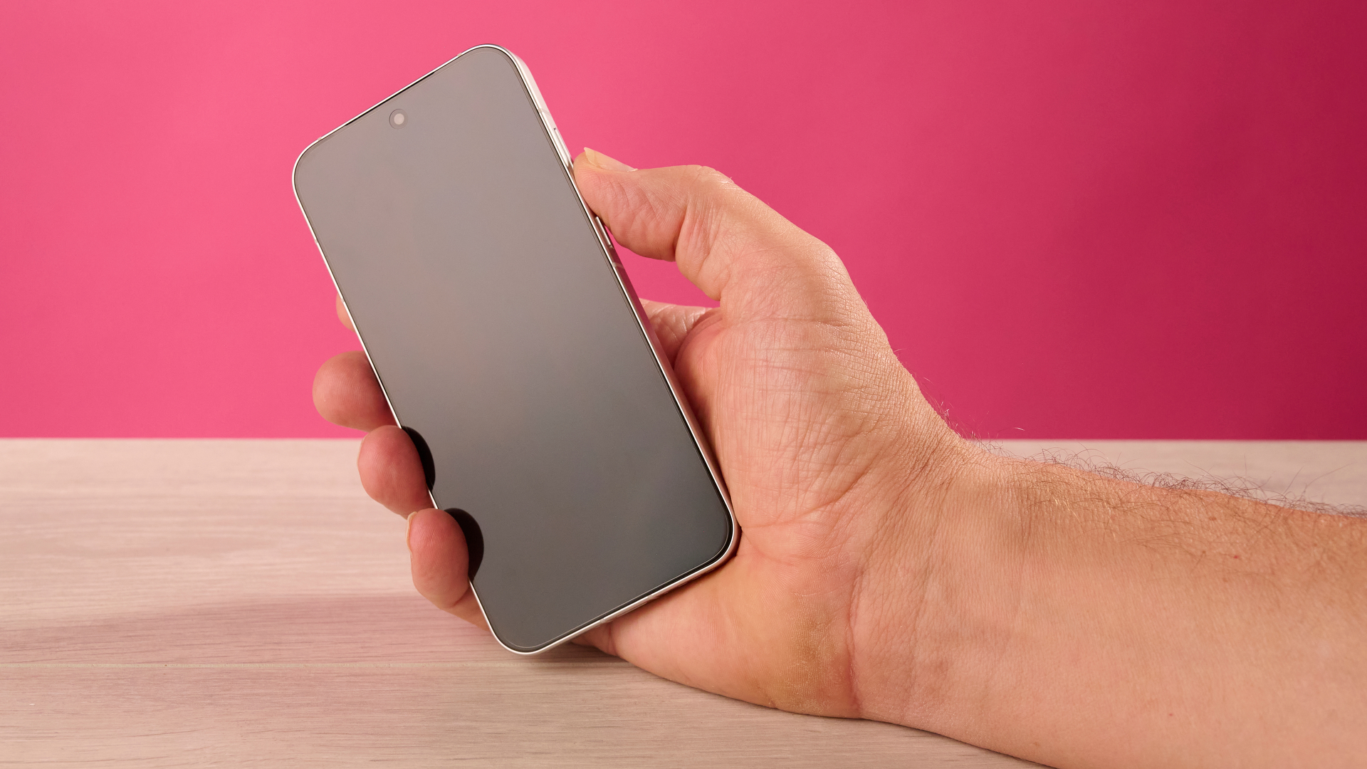 Man holding the Oppo Reno 16 5G